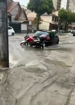 Temporal com granizo e ventos de 98,6km/h causa destruição em Juiz de Fora
