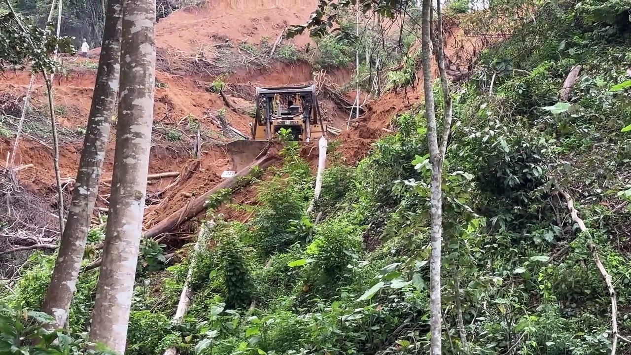 The Effectiveness of the D6R XL Bulldozer in Forming Palm Terraces on Mountain Slopes