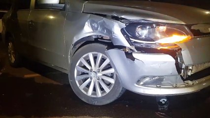 Voyage e Honda WR-V batem em cruzamento no Bairro Santa Cruz