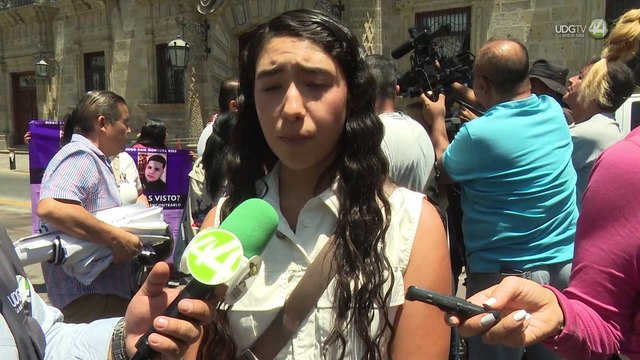 FEU sale a las calles para entregar fichas de búsqueda de estudiantes desaparecidos.