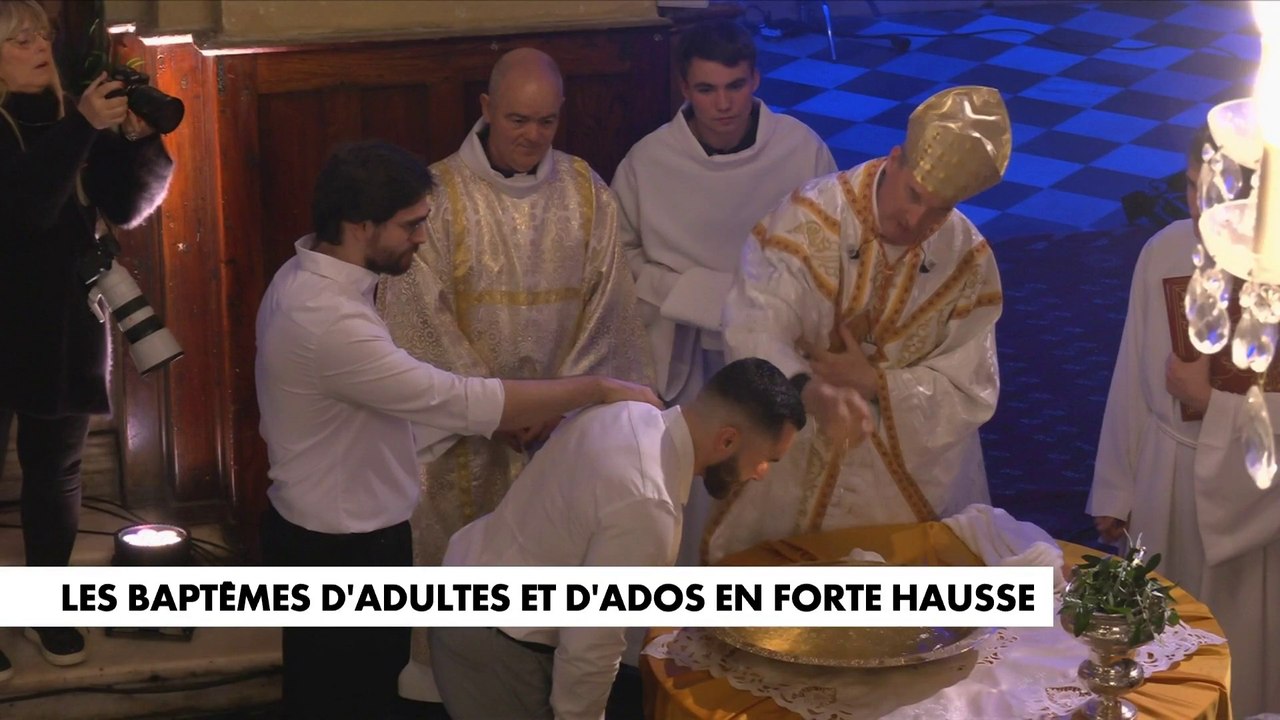 Les baptêmes d'adultes et d'adolescents en forte hausse