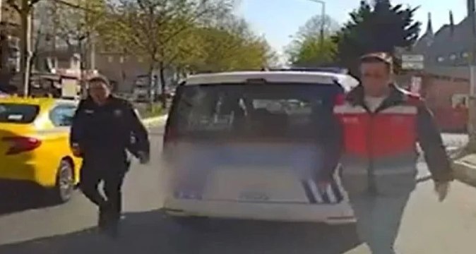 Emniyet Müdahale Etti: Tartışma Yaratan Polis Görevden Uzaklaştırıldı