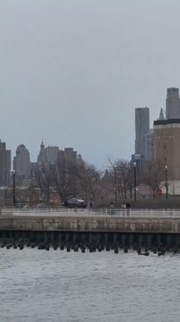 Las impactantes imágenes del accidente de helicóptero que se precipita en el río Hudson en Nueva York