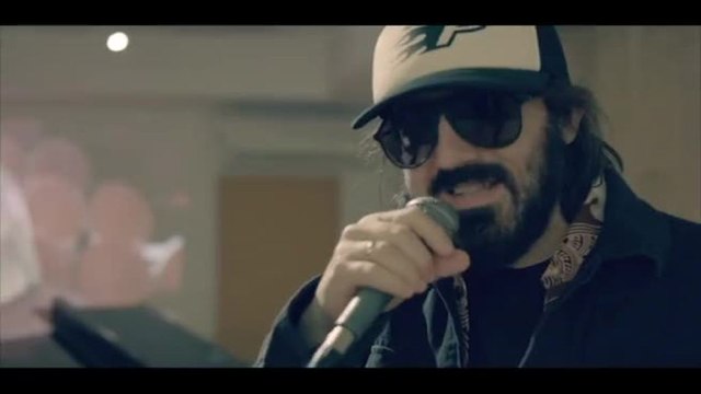 Tu me piaci , la comicità romana nel nuovo videoclip di Piotta