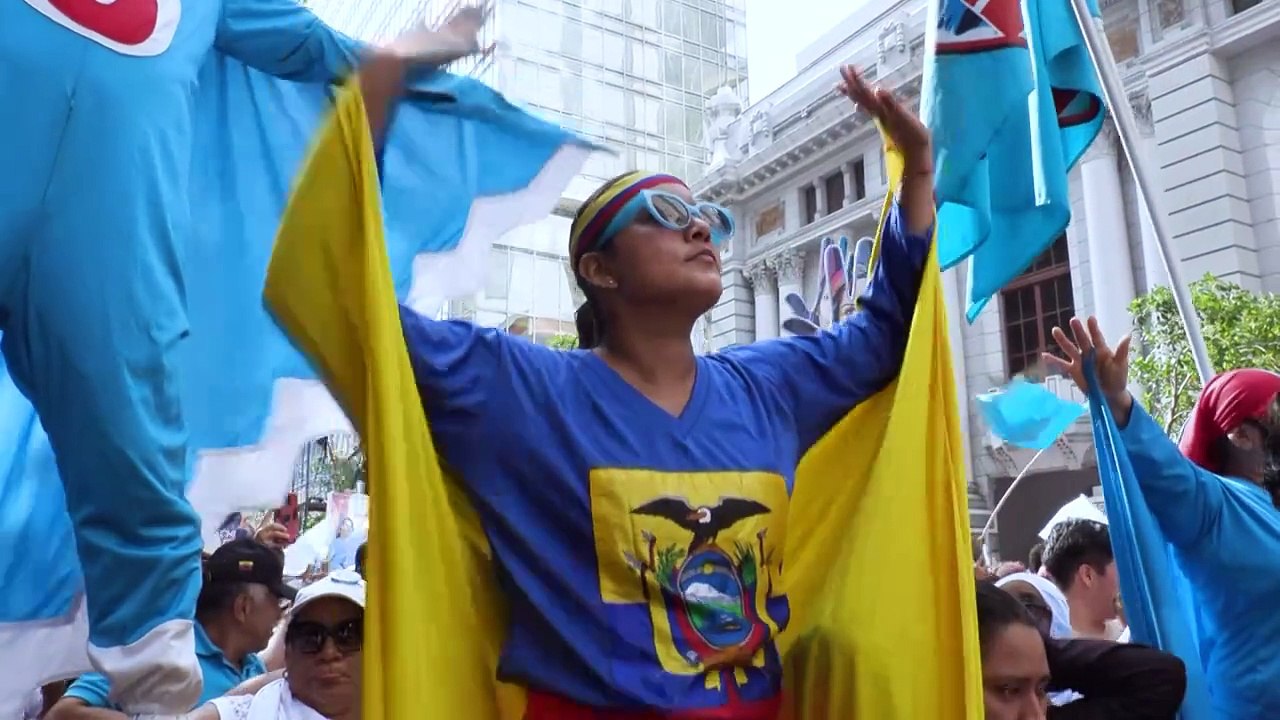 Noboa y González cierran campañas presidenciales en estratégico puerto ecuatoriano