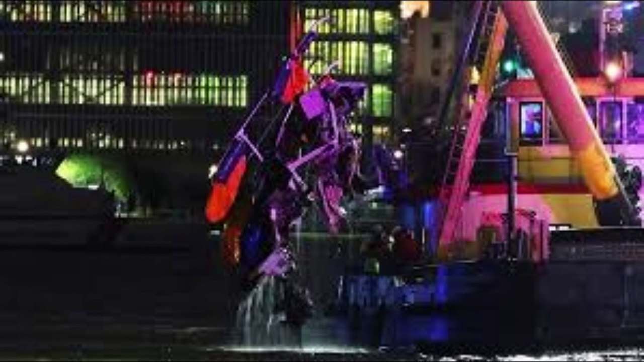 Helicopter crash in New York's Hudson River kills 6; Siemens CEO, family aboard