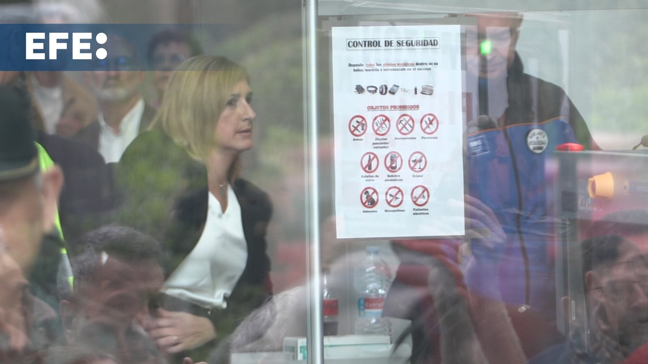 La exconsellera Salomé Pradas llega a los juzgados de Valencia entre gritos y abucheos