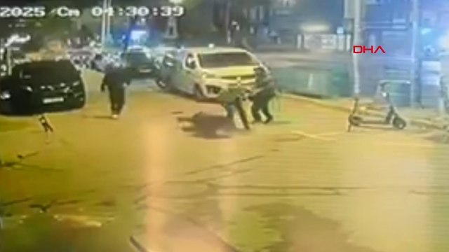 Karaköy’de fırın çalışanını tekme tokat dövüp gasbettiler; o anlar kamerada