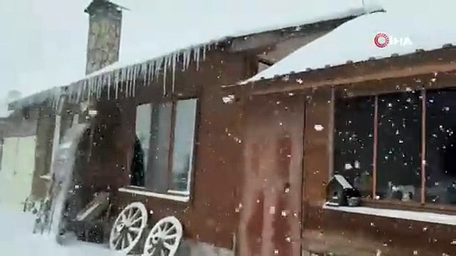 Bolu'da nisan ayında kar sürprizi! Kent merkezi beyaza büründü