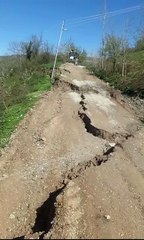 Sinop’ta heyelan nedeniyle yol çöktü