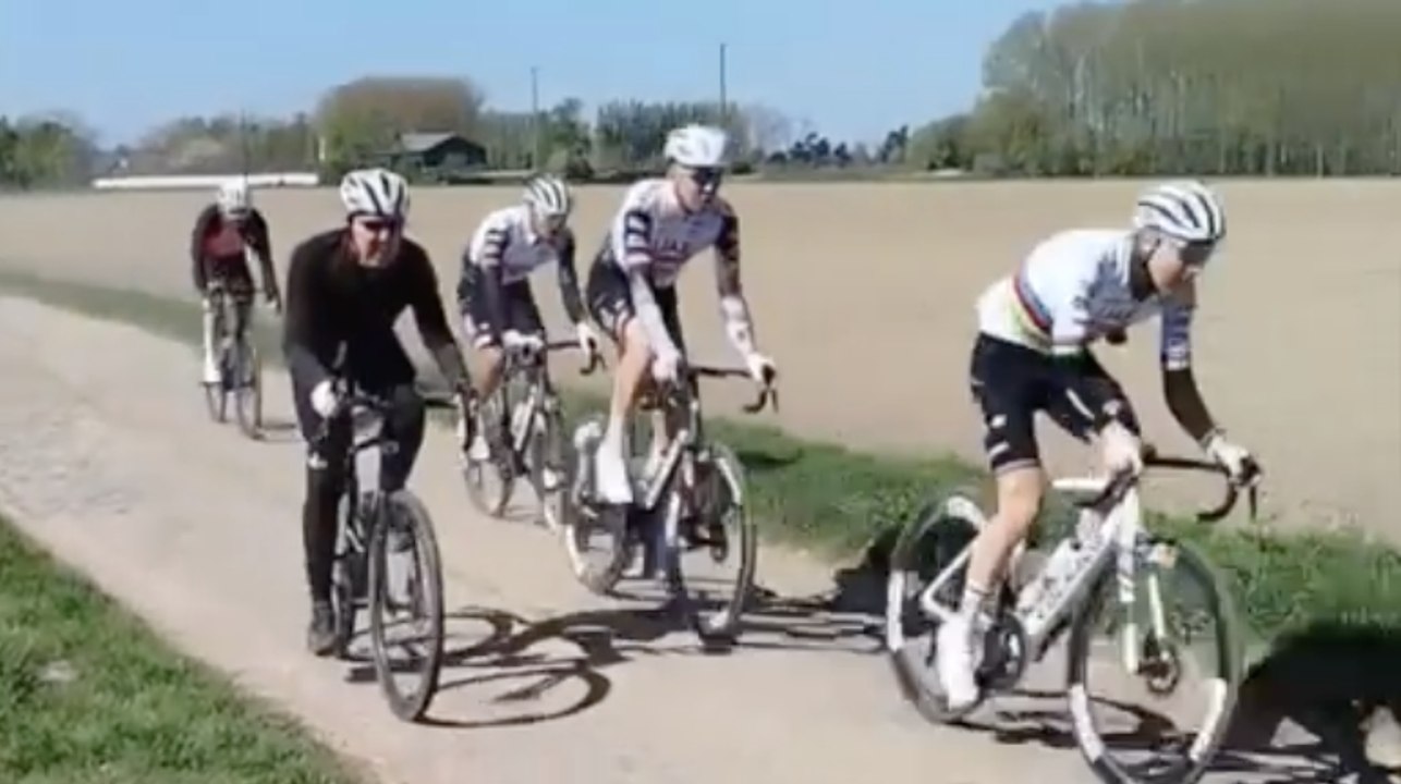 Cyclisme - Paris-Roubaix 2025 - Tadej Pogacar et "sa" UAE Team Emirates XRG en reco sur les pavés