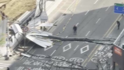 영등포 공사현장에서 전신주 쓰러져...800여 세대 정전 / YTN