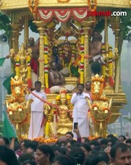 तिरुपती मंदिराच्या पुजाऱ्यांची सॅलरी किती हाय प्रोफाइल नोकऱ्यांपेक्षा अधिक कमाई