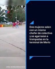 Video viral: dos mujeres salen con un mismo chofer de colectivo y se pelean en la terminal (Gentileza Noticias Merlo)