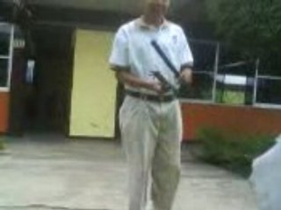 nene con juguete nuevo =O