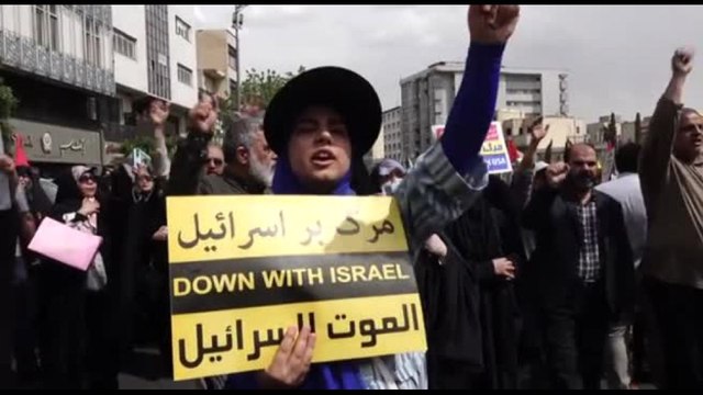 In Iran mega manifestazione pro-Gaza, sui cartelli: Abbasso Israele