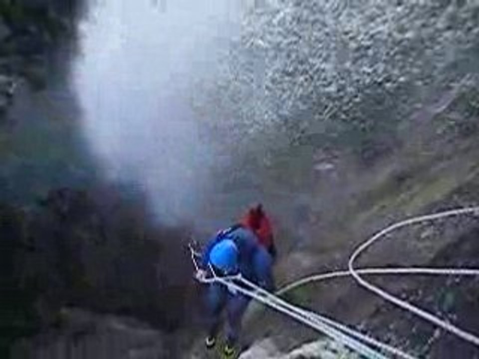 www.ardeche-canyon.com Rappel dans C70