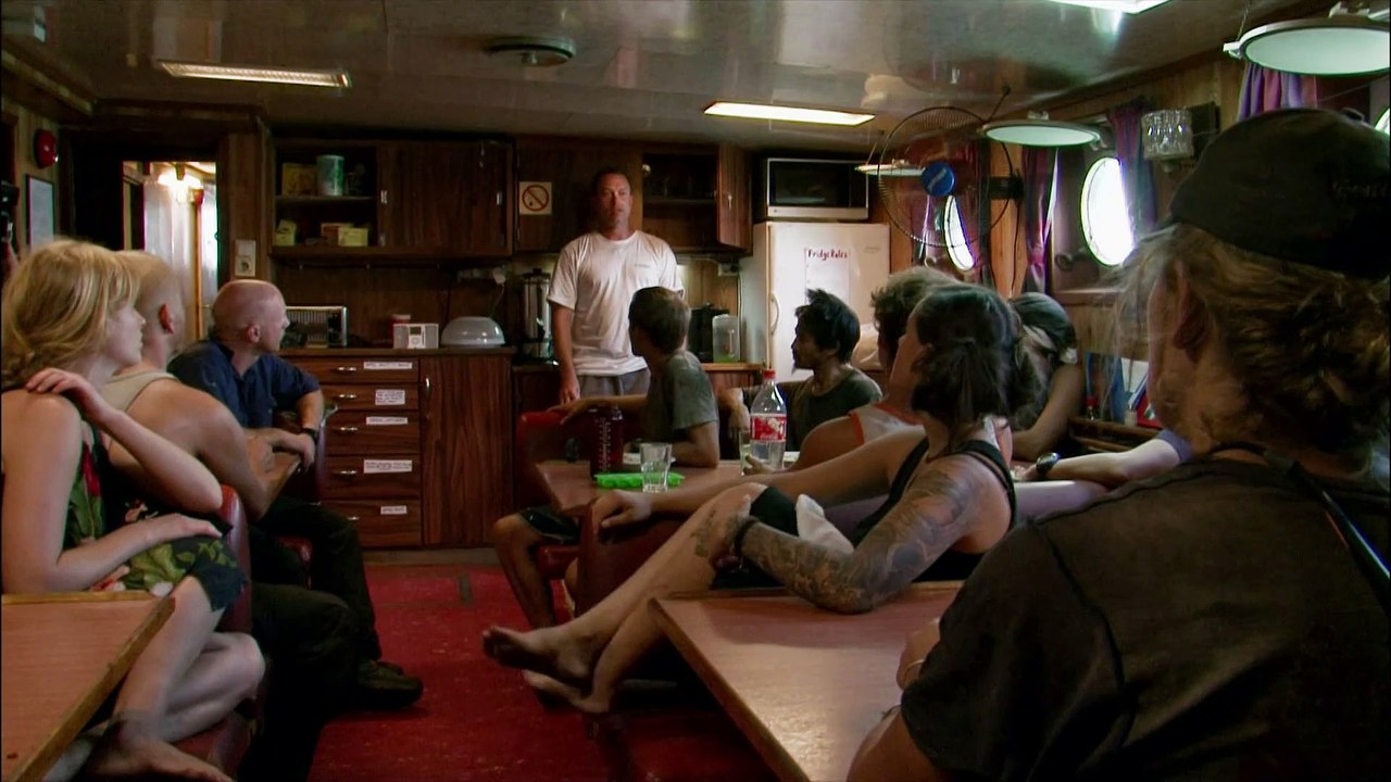 Whale Wars_S03E01_In Bedrängnis