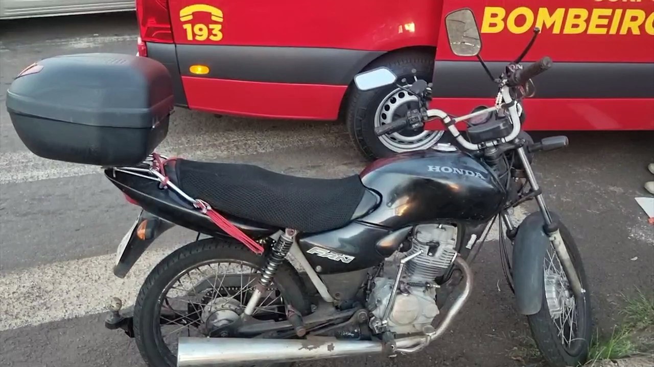 Motociclista é socorrido pelo Siate após se envolver em acidente no Cancelli