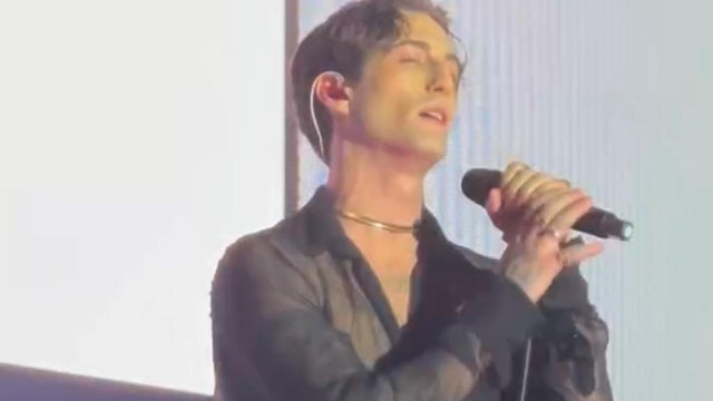 Damiano David canta Born with a broken heart al Los40 Primavera Pop Festival di Madrid