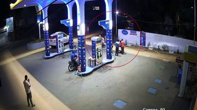 सिगरेट से पीने से रोकने पर युवकों ने चाकुओं से किया हमला, 2 लोग घायल