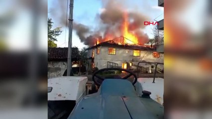 Zonguldak'ta 2 katlı ev alev alev yandı