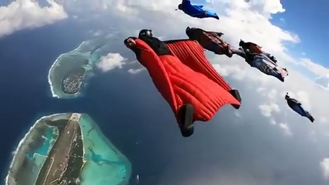 Wingsuit_Flying_over_the_Maldives_Islands(360p)