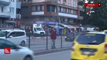 Antalya'da alev alev yanan kamyonete balkondan müdahale