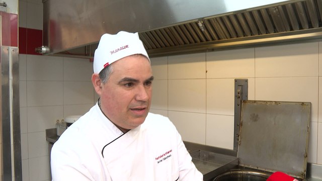 Así es el proceso de elaboración de las tradicionales torrijas de Semana Santa