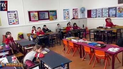 Sinop’ta öğrenciler polisleri alkışlarla karşıladı