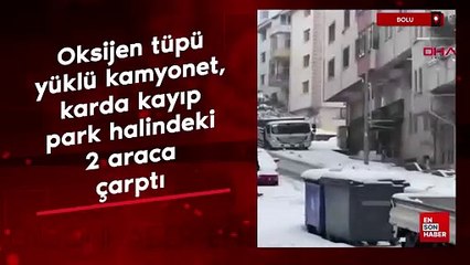 Bolu'da oksijen tüpü yüklü kamyonet, karda kayıp park halindeki 2 araca çarptı