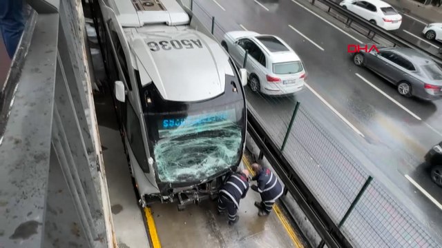 Avcılar'da metrobüs kazası: Yaralılar var