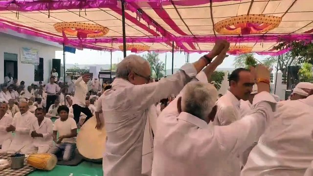 टोडाभीम के कन्हैया दंगल में नाचे मंत्री डॉ. किरोड़ी लाल मीणा, वीडियो वायरल