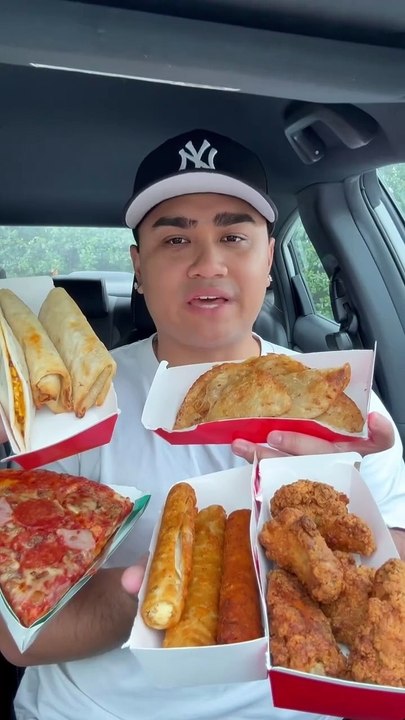 Follow for more ASMR videos🌮🍟 Credits: @natelo98 #mukbang #asmr #fastfood #asmreating