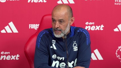 Nuno Espírito Santo reacts to Forest's last minute defeat to Everton