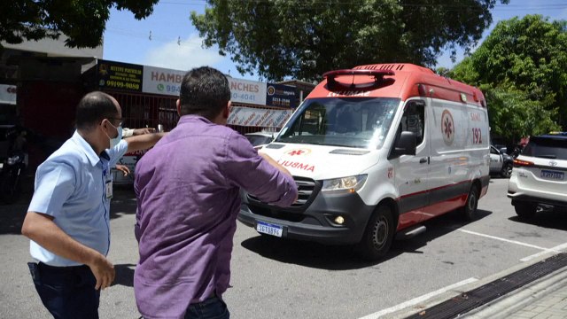 Bolsonaro tranquiliza apoiadores; ex-presidente será transferido para Brasília