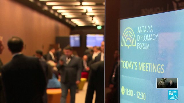 Ucrania y Rusia cruzan acusaciones en el Foro de Antalya en medio del conflicto