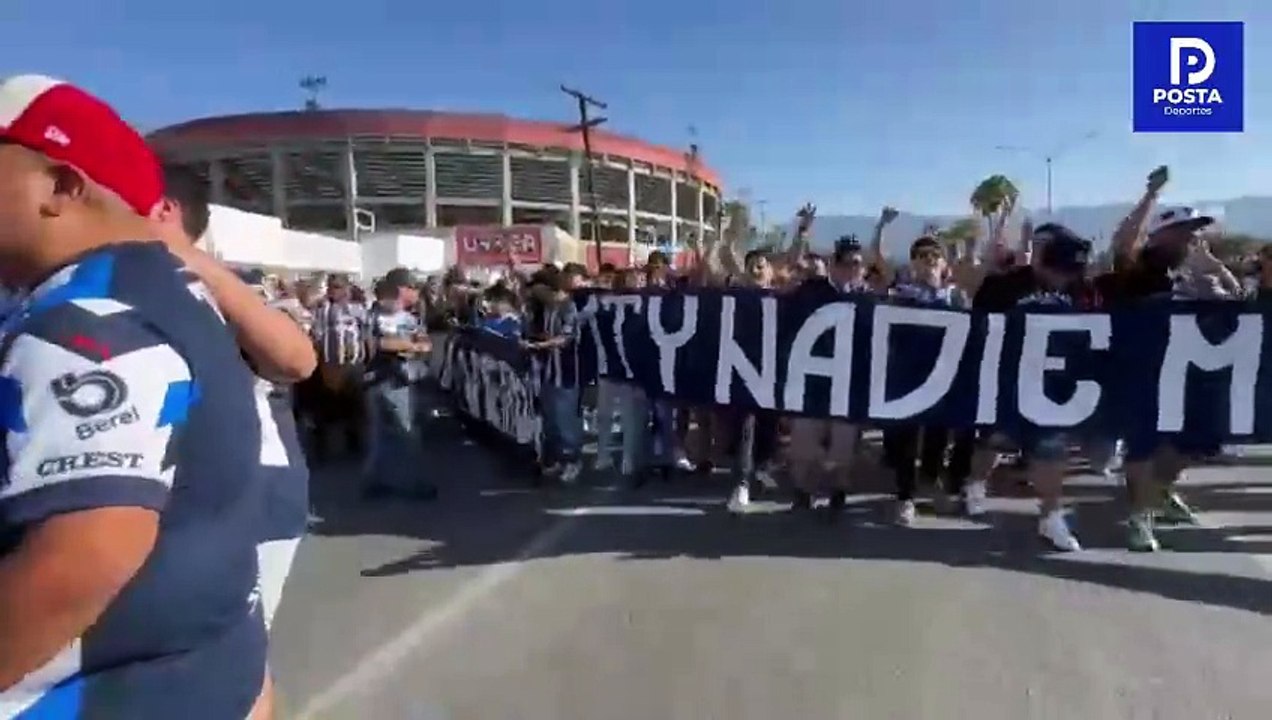 Afición de Monterrey previo a la caravana del Clásico Regio 140