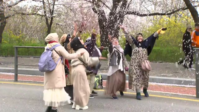 [날씨] 휴일, 전국 강한 바람 불며 쌀쌀...황사비 주의 / YTN