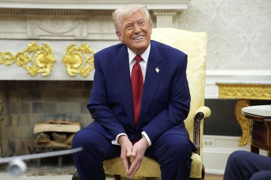 Noticias La Trinchera. Trump recula en los aranceles a los dispositivos móviles