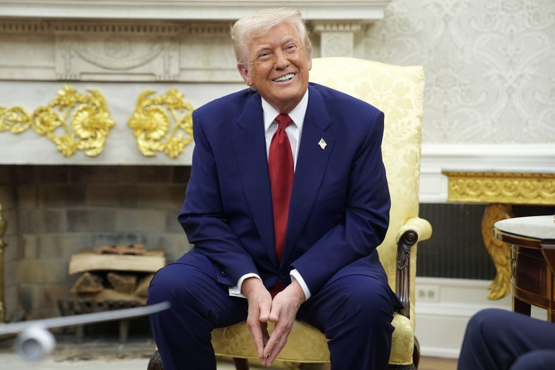 Noticias La Trinchera. Trump recula en los aranceles a los dispositivos móviles