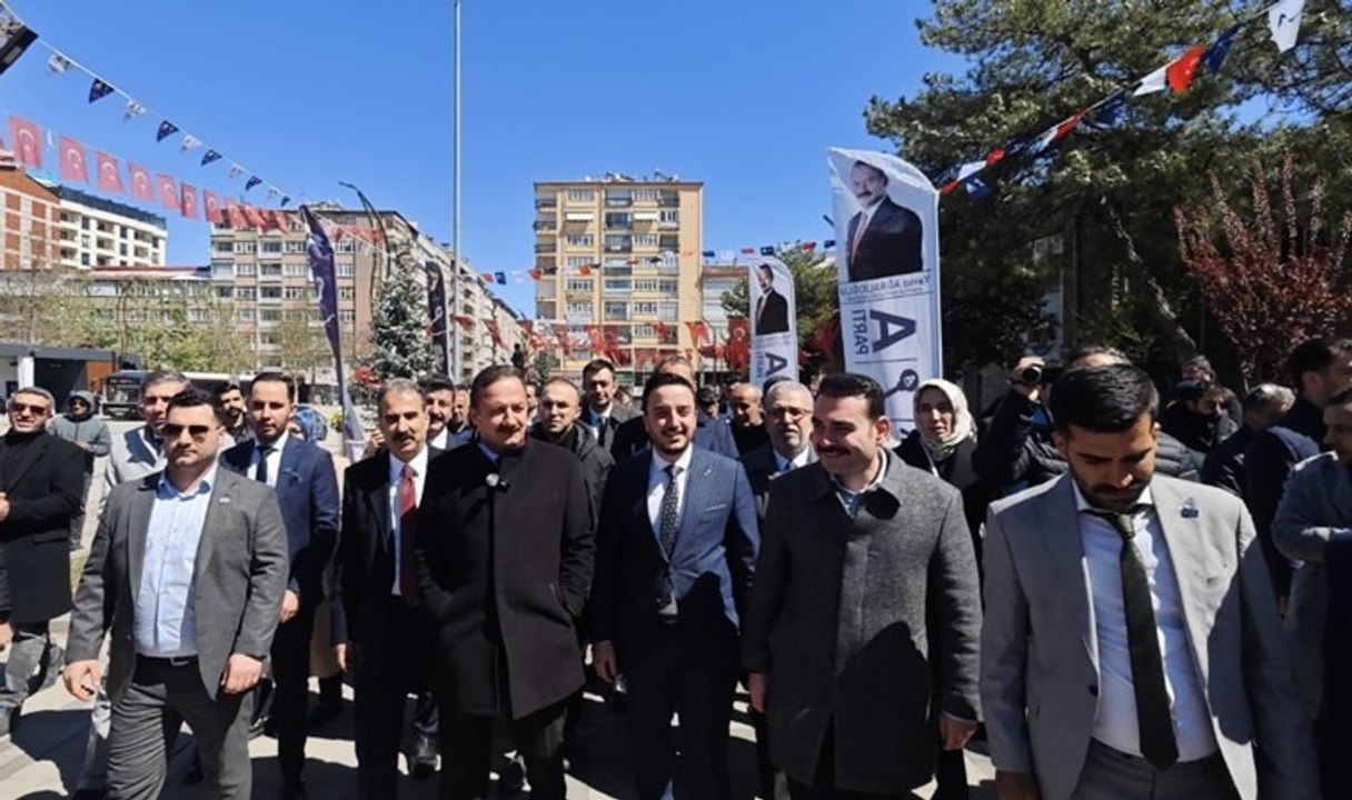 Elazığlı esnaftan Ağıralioğlu'na: 40 yaşına kadar milliyetçi yaşayan insanlar 40 yaşından sonra Komünist oldu