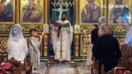 Fieles cristianos celebran el Domingo de Ramos en una iglesia ortodoxa de Gaza