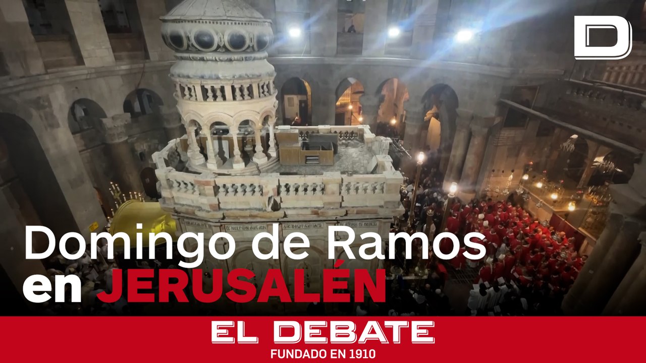 Fieles celebran el Domingo de Ramos en la iglesia del Santo Sepulcro en Jerusalén