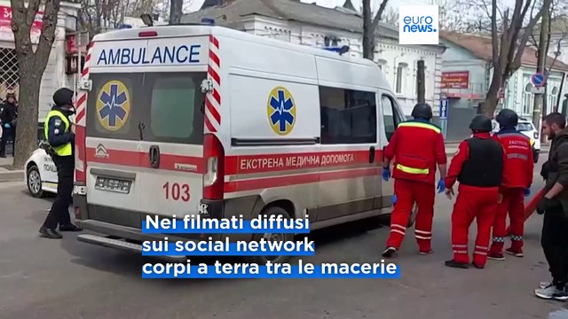 Decine di morti dopo un attacco russo su Sumy, Zelensky: Solo un bastardo può fare tanto