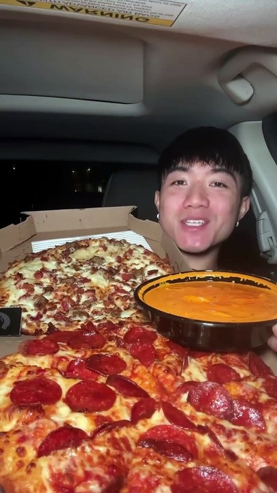 Follow for more ASMR videos🌮🍟 Credits: @dlameats #mukbang #asmr #fastfood #asmreating