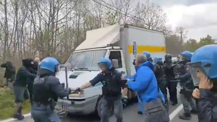 Rave party a Torino, tensioni tra partecipanti e forze dell'ordine