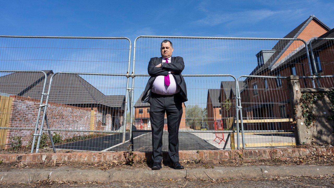 New build estate drama as row breaks out over wall just two bricks high