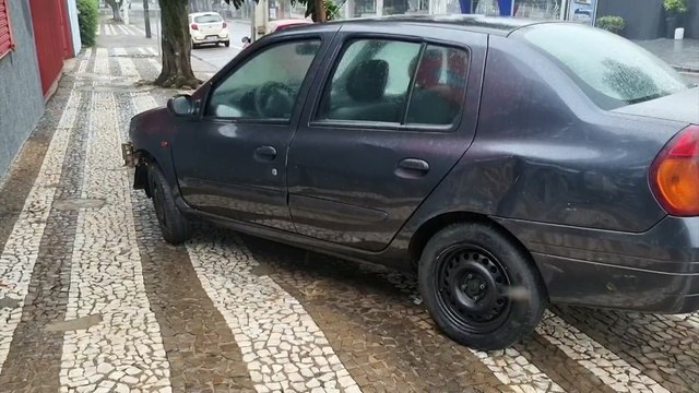 Clio e HB20 se envolvem em colisão no cruzamento das Ruas Paraná e Marechal Cândido Rondon