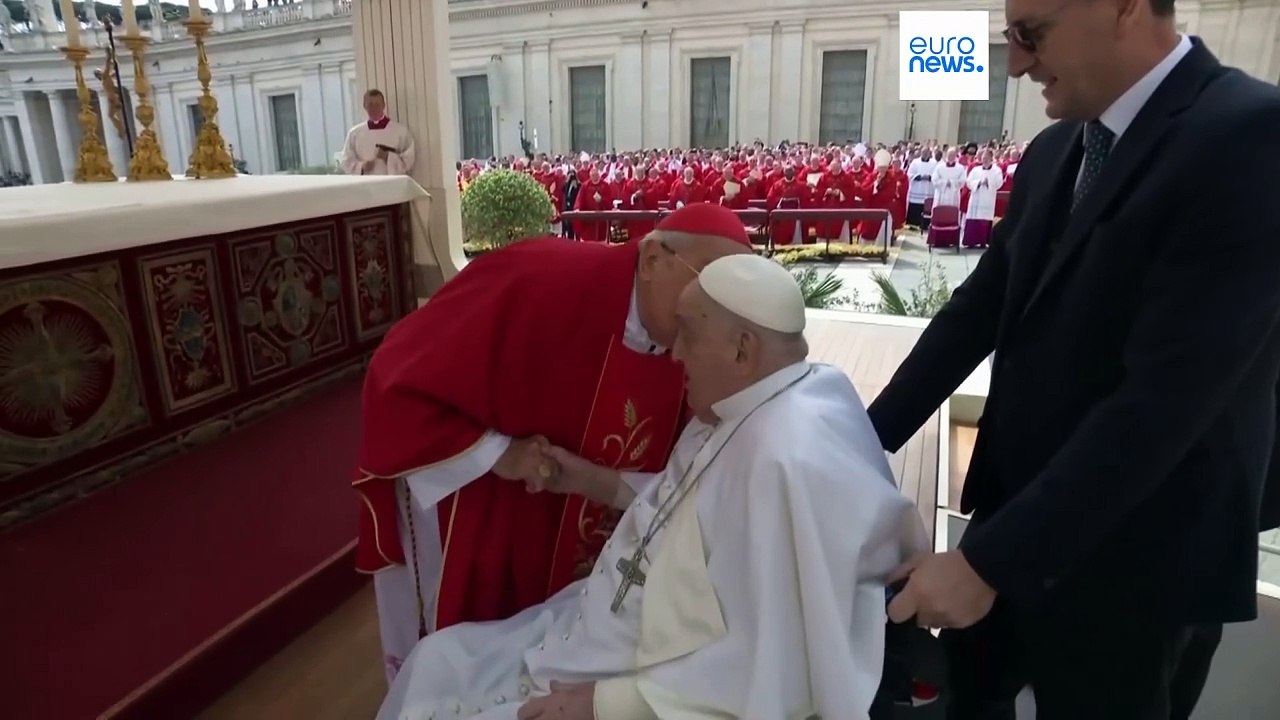 Domenica delle Palme, sorpresa di Papa Francesco a San Pietro al termine della messa